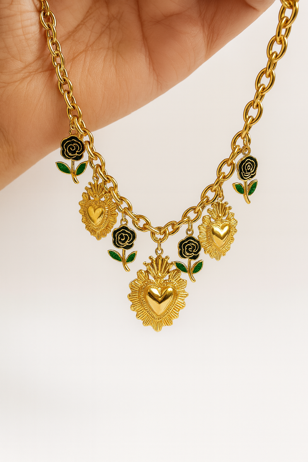 Collar Corazón Amore de Acero Inoxidable – Diseño Dorado con Rosas y Charms Elegantes