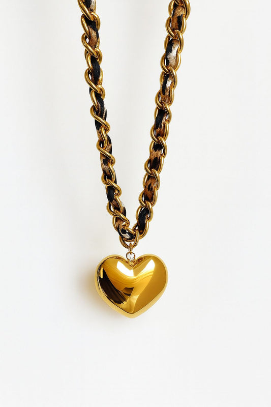 Collar Corazón Trenzado en Acero con Estampado Animal Print Diseño Único y Duradero Accesorio Versátil para Mujer